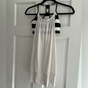 Lululemon Womens Size 6 Black and White Built In Bra Sleeveless Tank Top